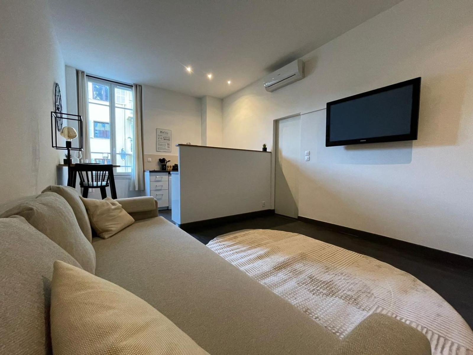 - Port De Apartment Nizza